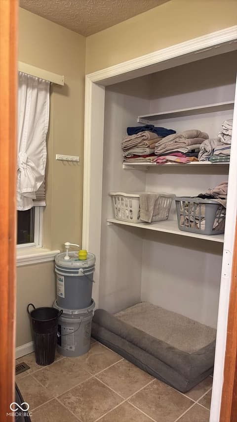 Closet — 505 S CR 350 E, Connersville, IN