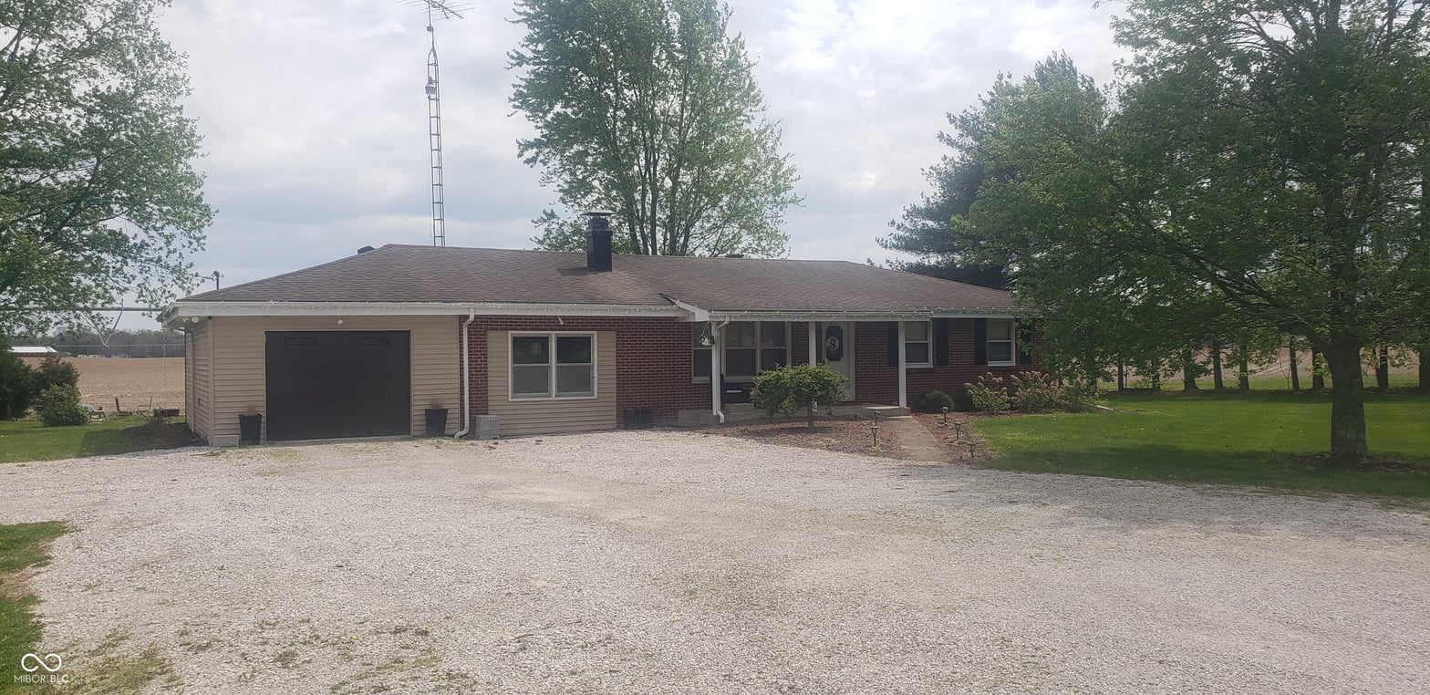 Photo of 5721 S County Road 550 E, Crothersville, IN
