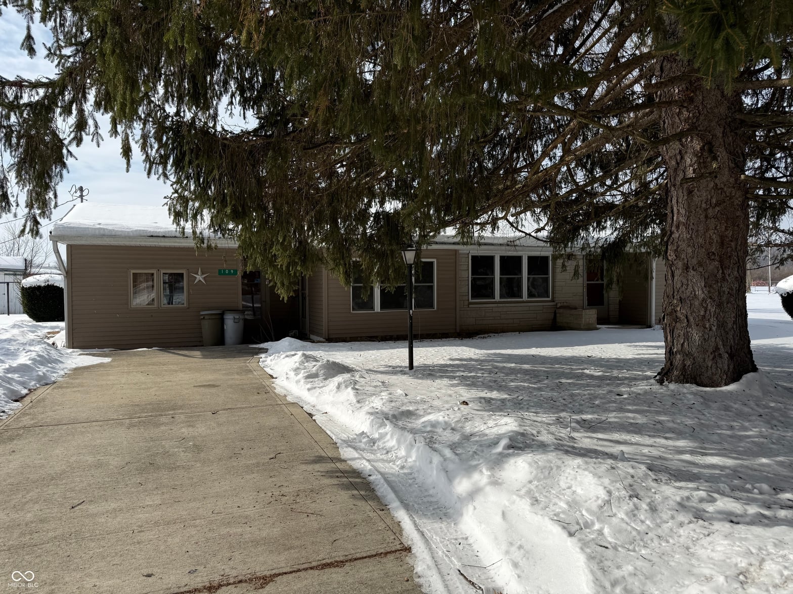 Front exterior at 109 Barbara Drive, Paragon, IN