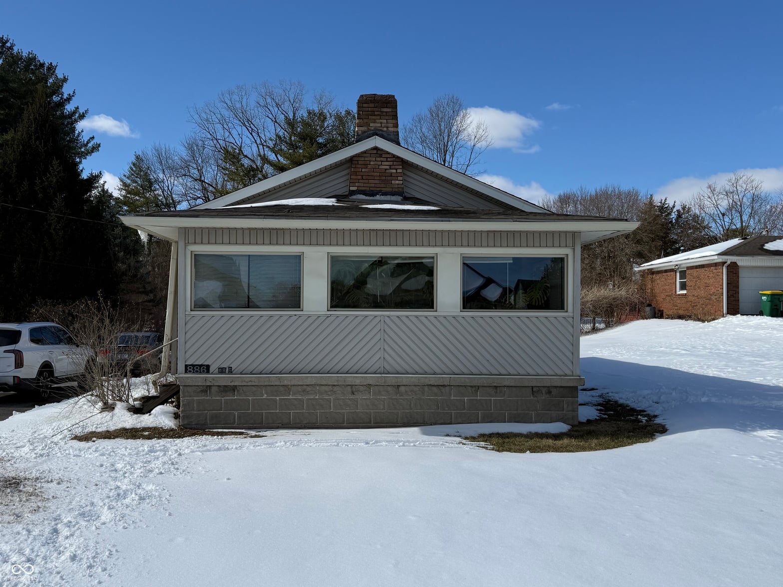 Front exterior at 886 S Raceway Road, Indianapolis, IN