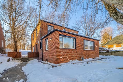 1633 W 10th Street
