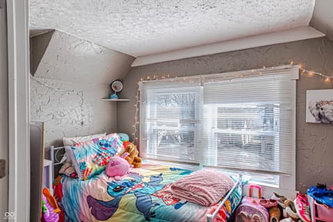 Bonus room at 198 W King Street, Franklin, IN