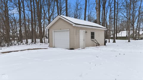 Garage at 344 Patriots Landing, Coatesville, IN