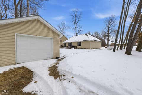 Garage at 344 Patriots Landing, Coatesville, IN