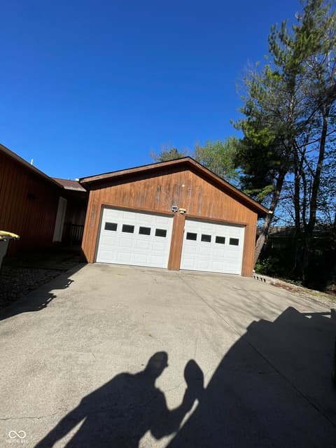 Garage at 708 Pine Tree Court, Seymour, IN