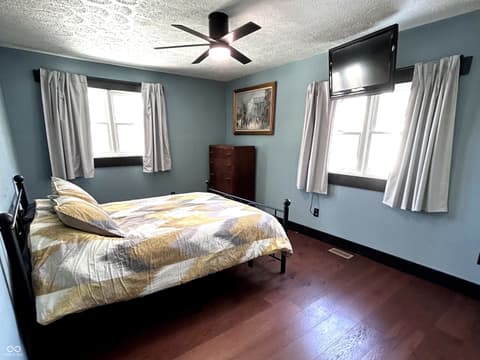 Bedroom at 3080 E Linn Avenue