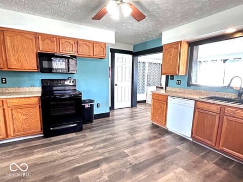 Kitchen at 3080 E Linn Avenue