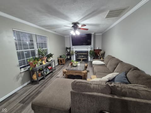 Living room at 925 Mallory Parkway, Franklin, IN