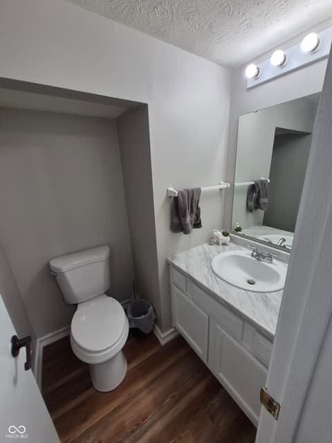 Bathroom at 925 Mallory Parkway, Franklin, IN