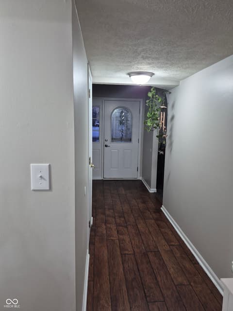 Hallway at 925 Mallory Parkway, Franklin, IN