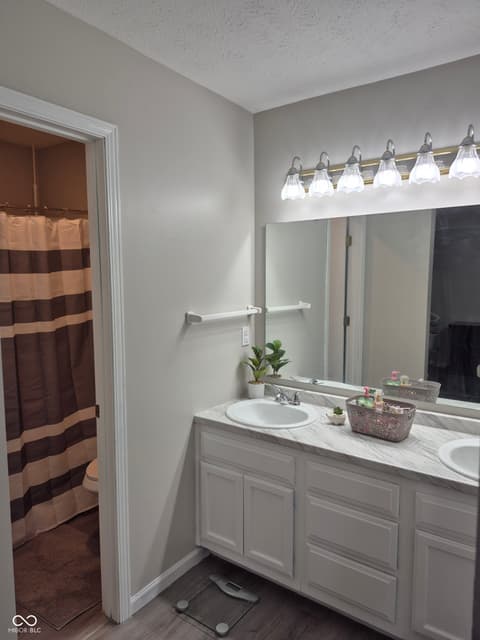 Bathroom at 925 Mallory Parkway, Franklin, IN