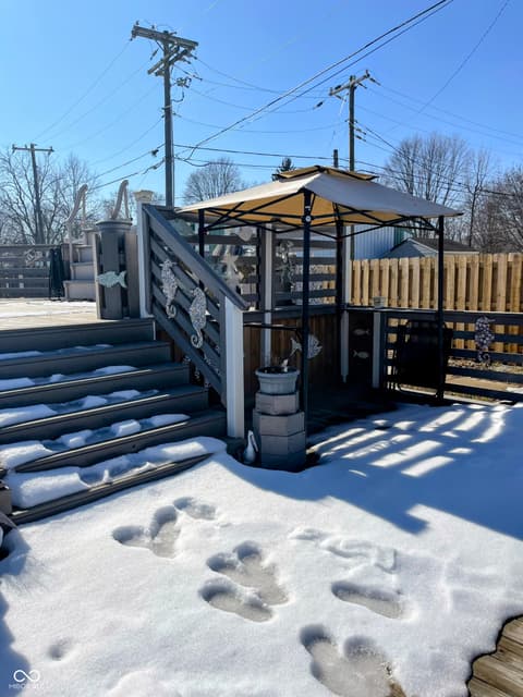 Outdoor living area at 925 Mallory Parkway, Franklin, IN