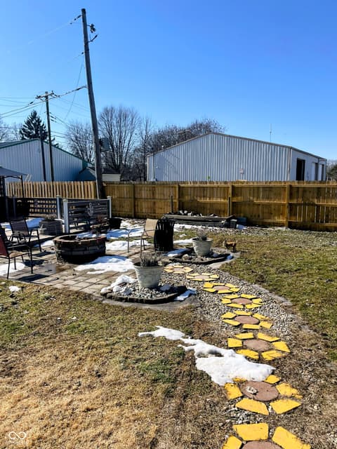 Yard at 925 Mallory Parkway, Franklin, IN