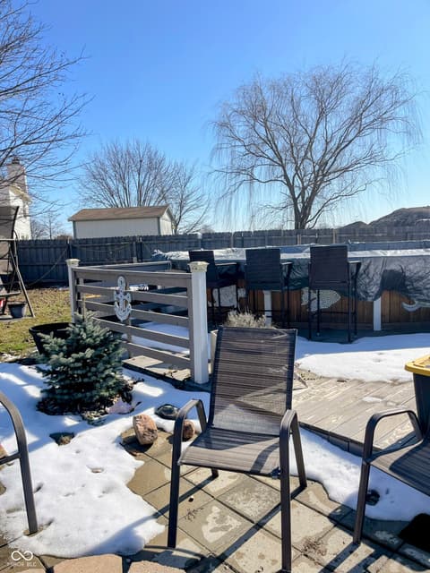 Outdoor living area at 925 Mallory Parkway, Franklin, IN