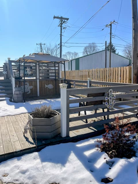Outdoor living area at 925 Mallory Parkway, Franklin, IN