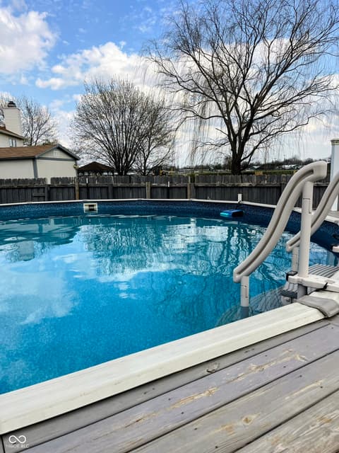 Pool at 925 Mallory Parkway, Franklin, IN