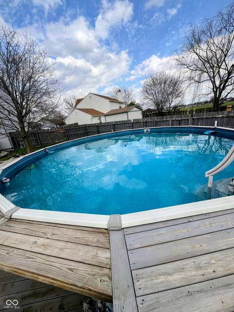 Pool at 925 Mallory Parkway, Franklin, IN