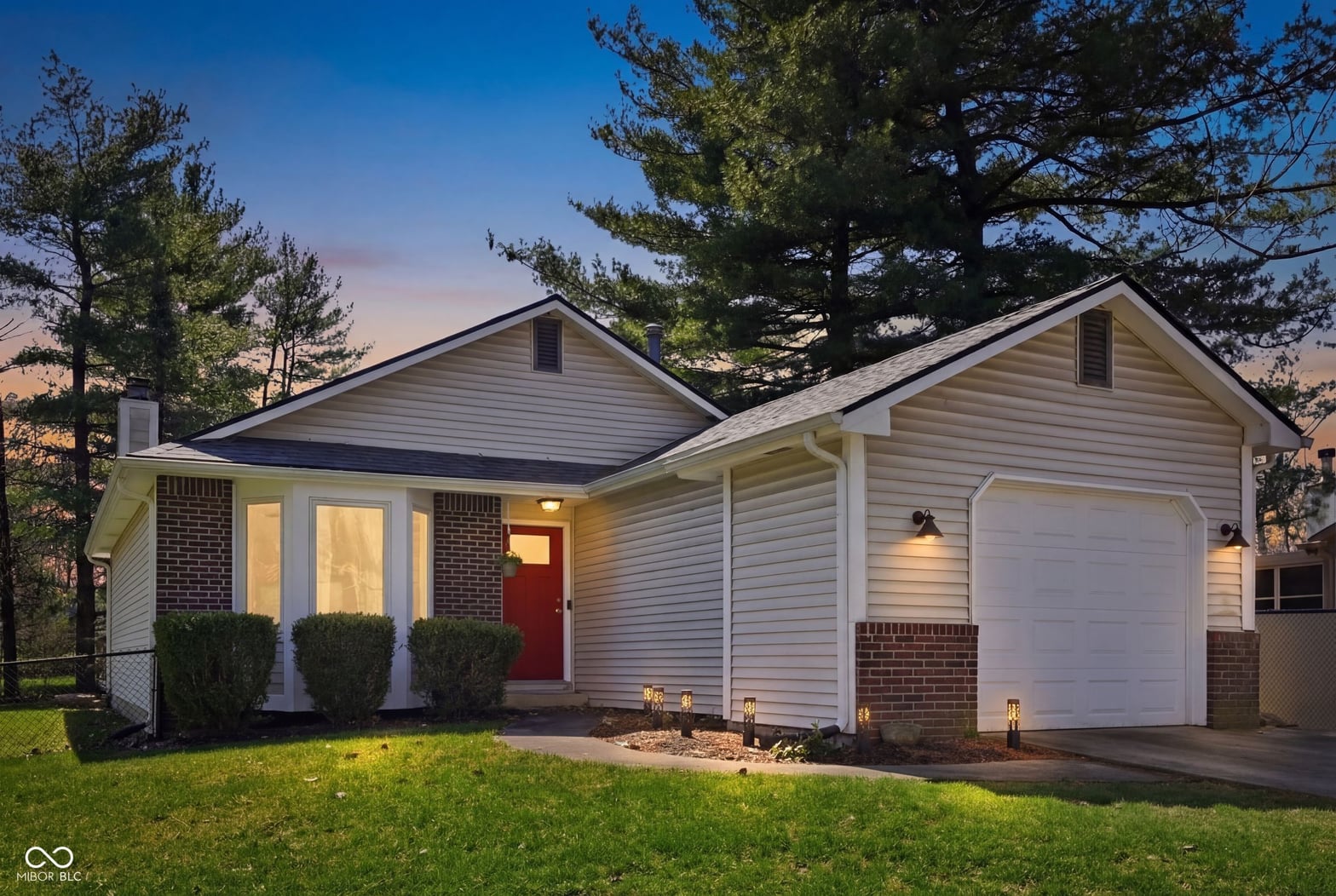 Front exterior at 627 E 93rd Street, Indianapolis, IN