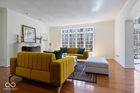 Living room at 9399 Irishmans Run Lane, Zionsville, IN