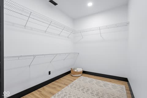 Walk In Closets — 8615 S 150 W, Columbus, IN
