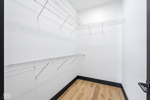 Walk In Closets — 8615 S 150 W, Columbus, IN