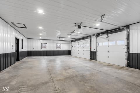 Garage at 8615 S 150 W, Columbus, IN