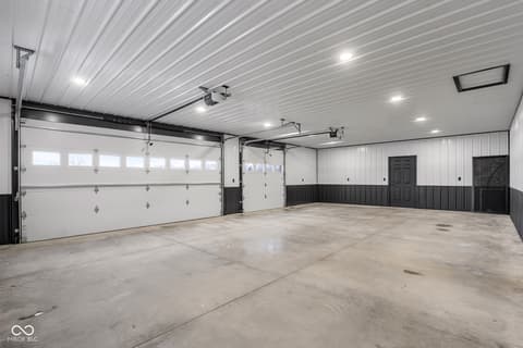 Garage at 8615 S 150 W, Columbus, IN