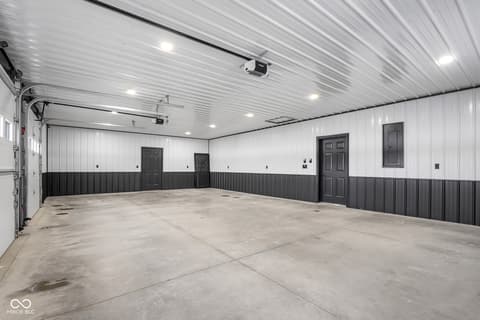 Garage at 8615 S 150 W, Columbus, IN