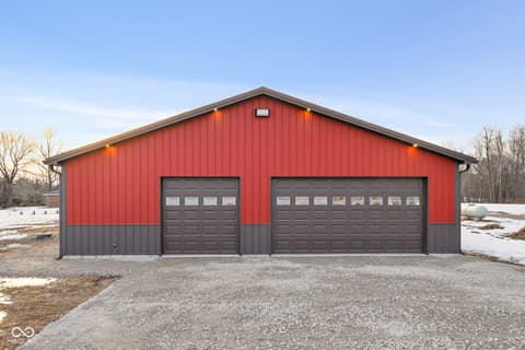 Garage at 8615 S 150 W, Columbus, IN
