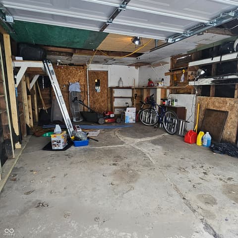 Garage at 1525 E 23rd Street, Muncie, IN