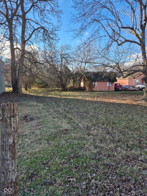 Yard at 835 Allen Street, Scottsburg, IN
