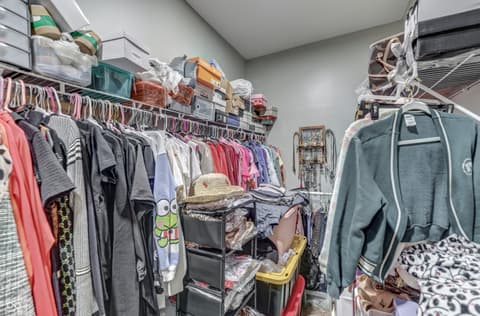 Walk In Closets — 20 Colescott Street, Shelbyville, IN