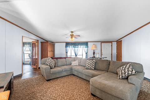 Photo of 8813 W 750 N, Commiskey, IN