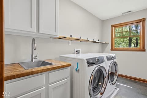 Photo of 1603 S Jeanne Court, New Palestine, IN