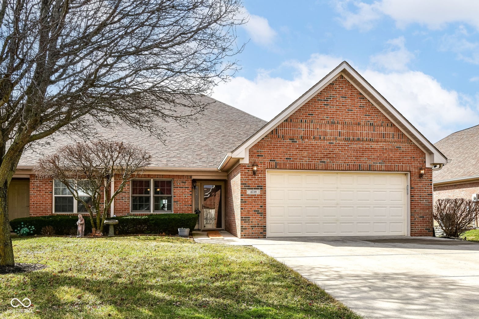 Front exterior at 4739 W Harrisburg Court, New Palestine, IN