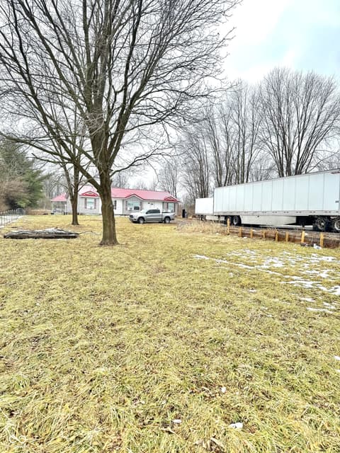 Yard at 5495 E Greensburg Road, Franklin, IN