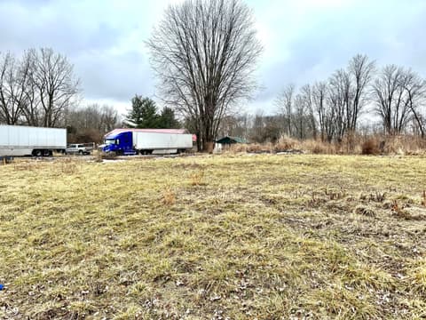 Yard at 5495 E Greensburg Road, Franklin, IN