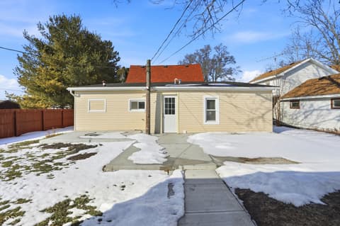 Photo of 104 S Broad Street, Mooreland, IN