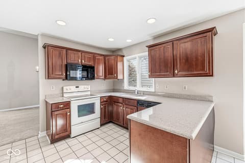 Photo of 7869 Clearwater Parkway, Indianapolis, IN