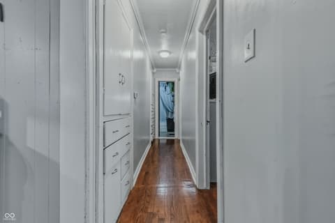 Hallway at 2220 Union Street, Columbus, IN