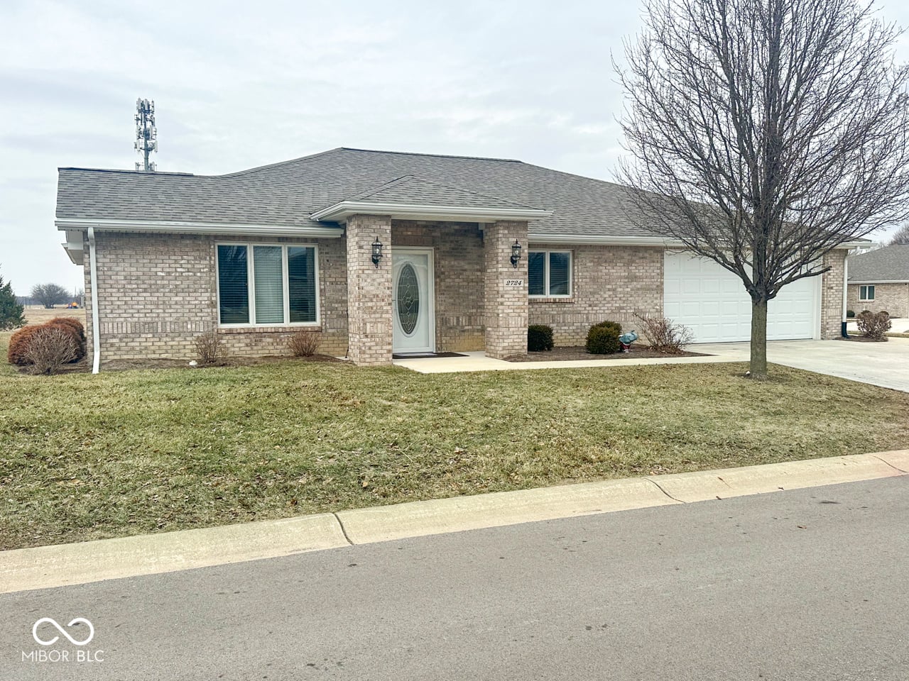 Front exterior at 2724 Heritage Parkway, Anderson, IN