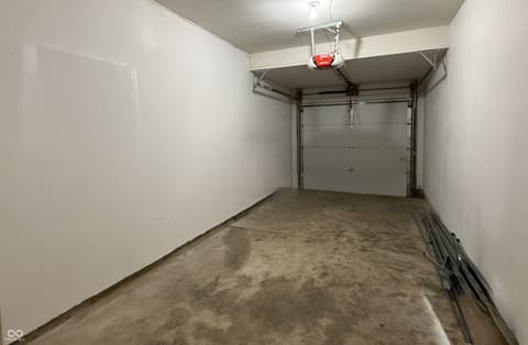 Garage at 9478 Enclave Drive, Avon, IN