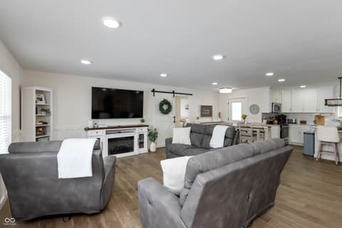 Photo of 1716 Bell Ford Drive W, Seymour, IN