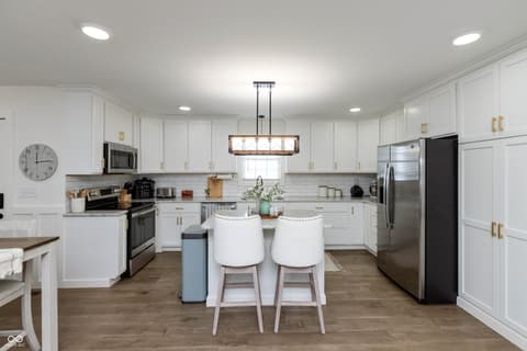 Photo of 1716 Bell Ford Drive W, Seymour, IN