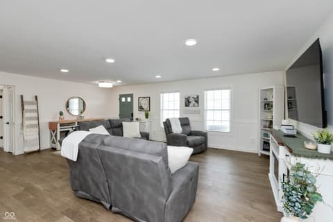 Photo of 1716 Bell Ford Drive W, Seymour, IN