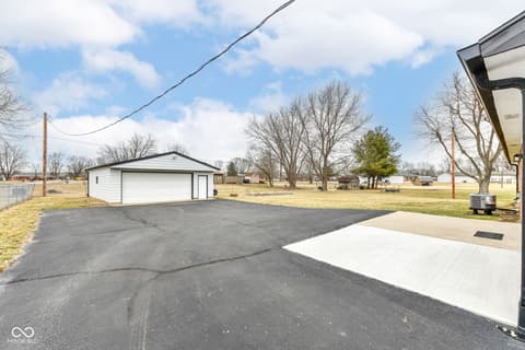 Garage at 382 Pinedale Drive, Avon, IN