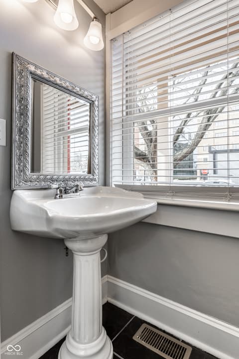 Photo of 108 E 9th Street, Indianapolis, IN