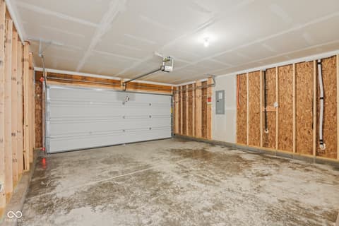 Garage at 1947 White Oak Lane, Shelbyville, IN