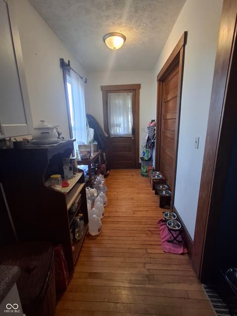 Foyer at 102 N Warren Street, West Lebanon, IN