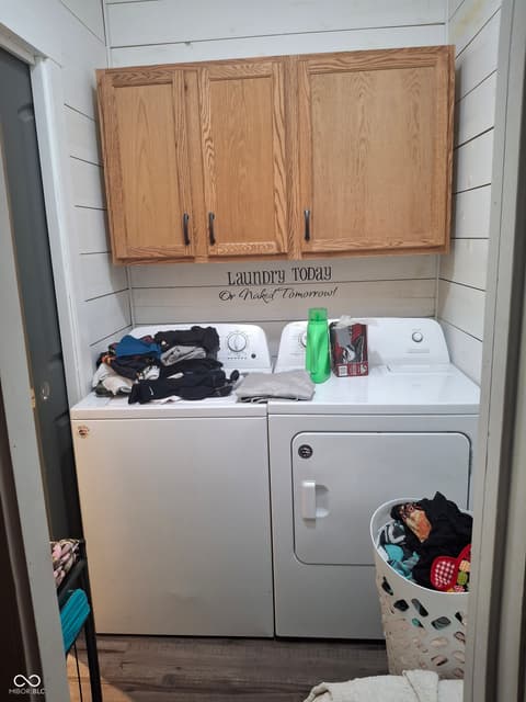 Laundry room at 102 N Warren Street, West Lebanon, IN